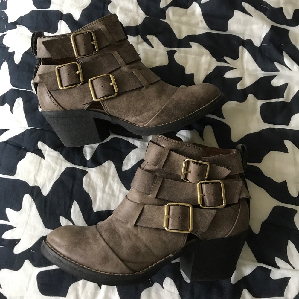 Report booties
